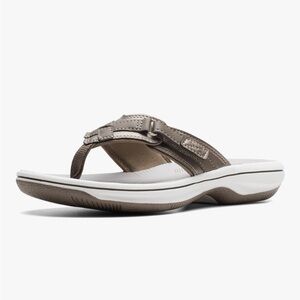🆕 Clarks Women’s Sandals Cloudsteppers Breeze Sea Flip Flop Pewter Color Size 10